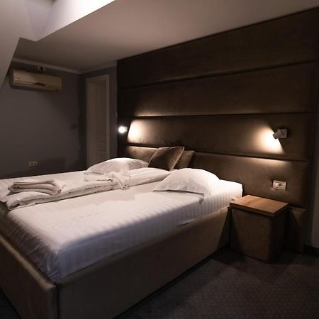 Camere De Inchiriat Elisei Timişoara Eksteriør billede