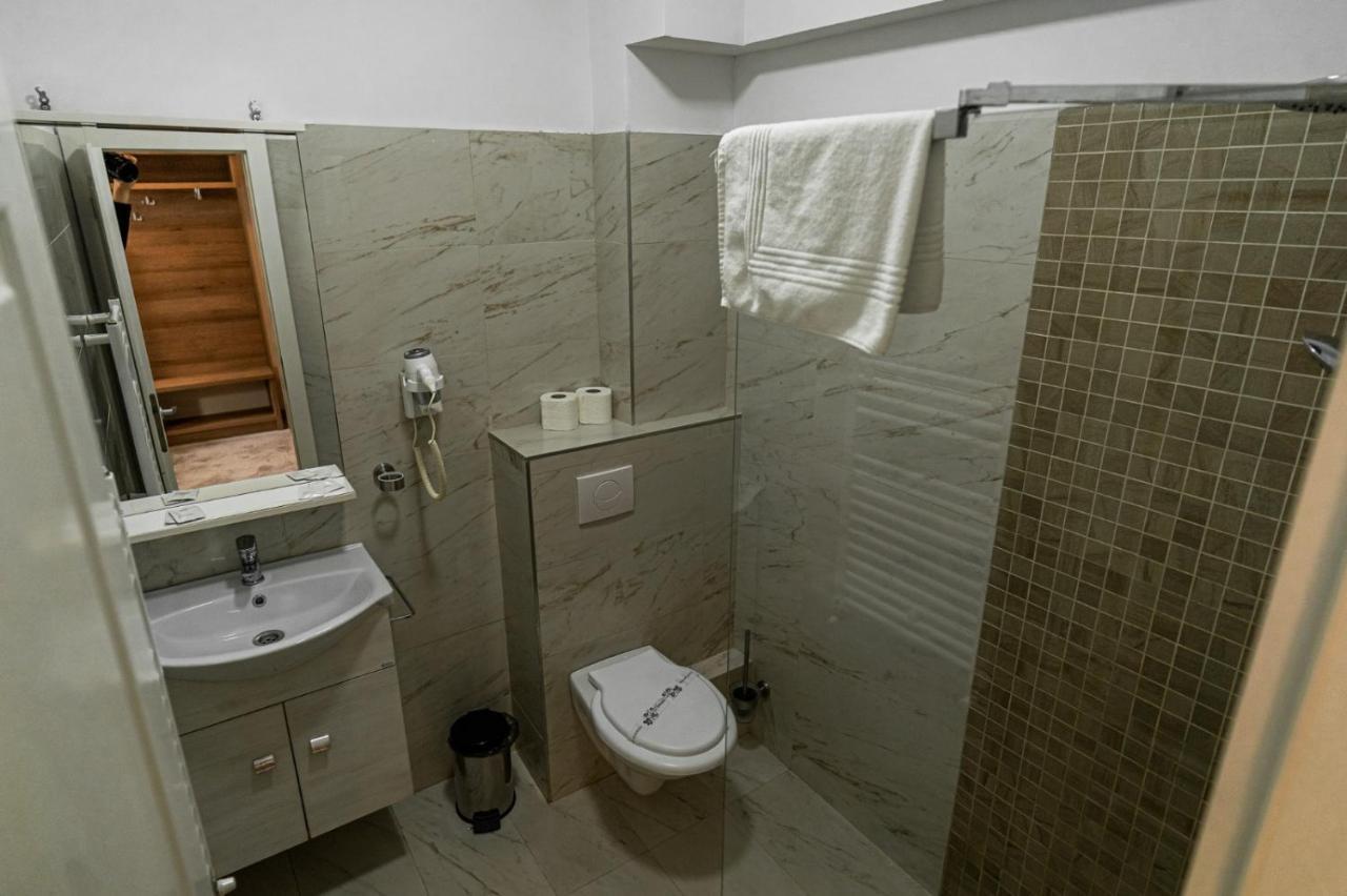 Camere De Inchiriat Elisei Timişoara Eksteriør billede
